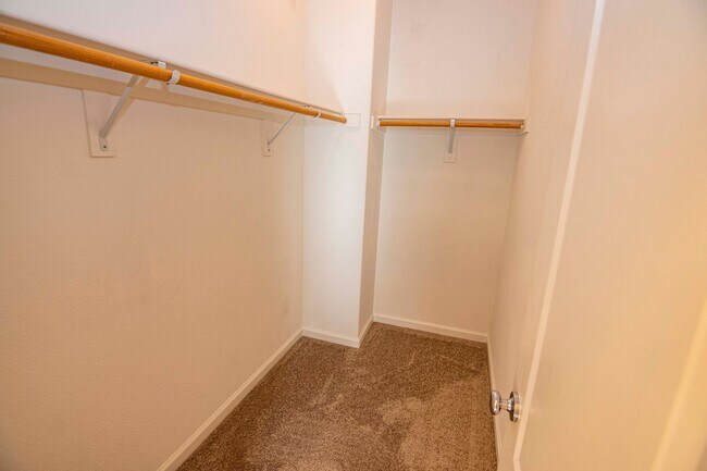 Building Photo - 947 Kestral Way