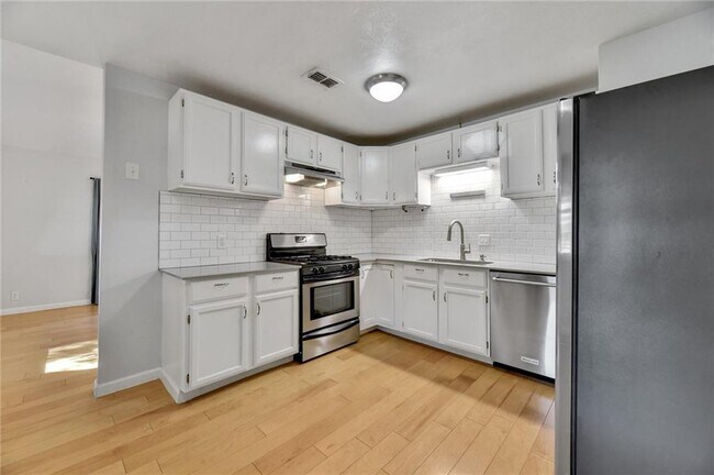 Building Photo - 5804 Cedardale Dr