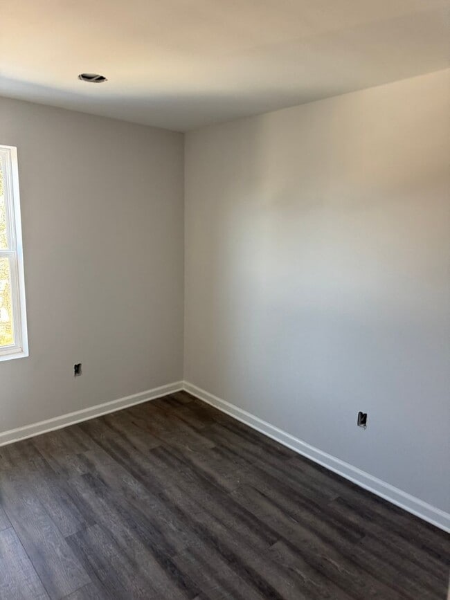 Building Photo - Beautifully completely renovated home