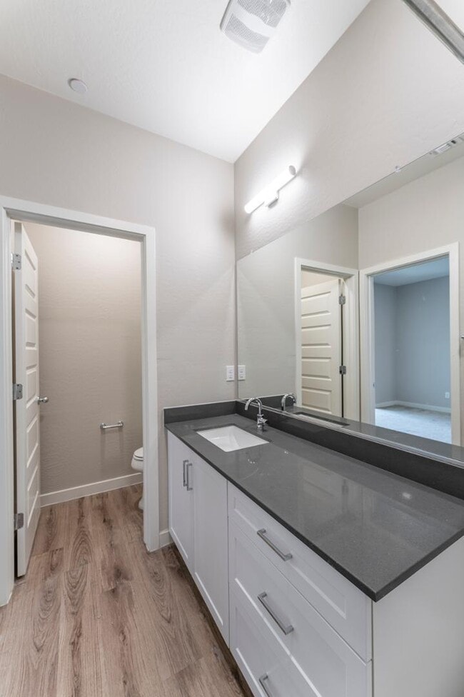 Building Photo - 432 S 32nd St