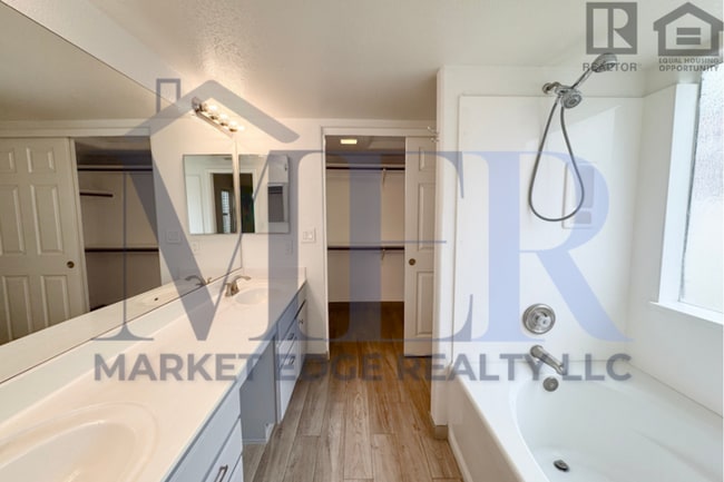 Building Photo - 2Bed/2Bath w/ Office-House at 40th St/Cactus-Garg!