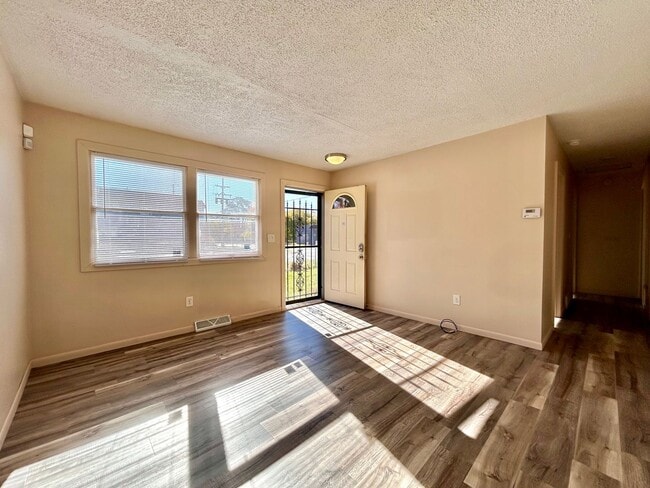 Building Photo - Three Bedroom Ranch-Style Home in Muskegon