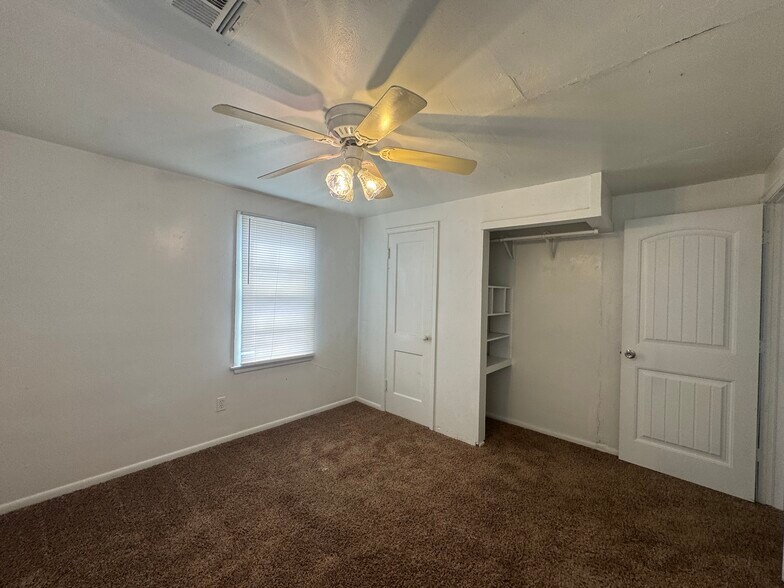 Building Photo - 2517 SW 42nd St