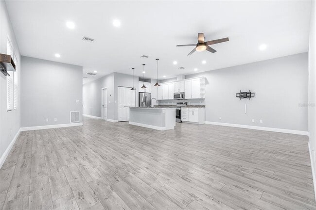 Building Photo - 1505 E North Bay St