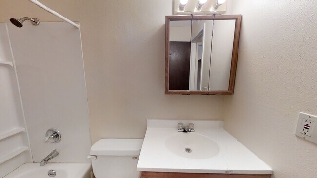 Building Photo - 1820 A Ave NE