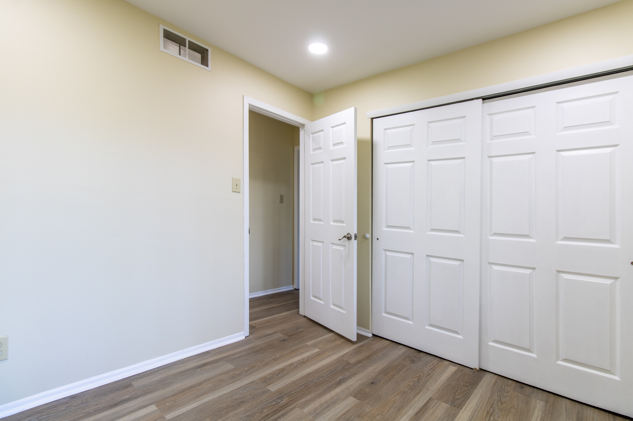 Building Photo - 1813 Meerbrook Ct