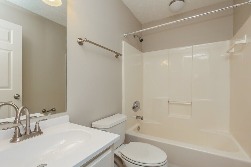 Building Photo - 823 Neelys Chase Dr