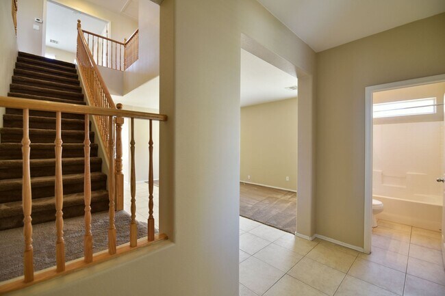 Building Photo - Beautiful 4BED/3BATH/CAR home located in SW Las Vegas!