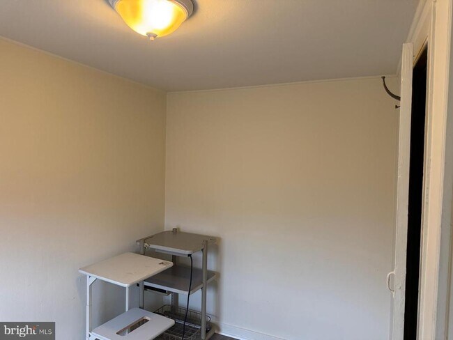 Building Photo - 230 W Lafayette Ave