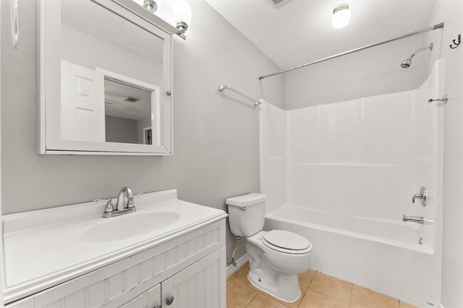 Building Photo - 25 Capewood Ct