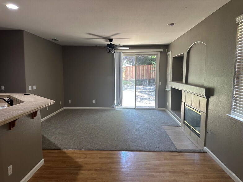 Building Photo - 6632 Maple Creek Dr