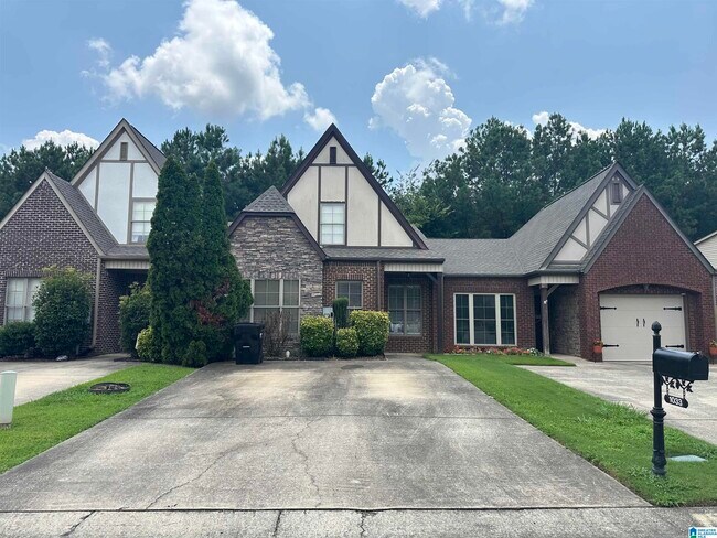 Building Photo - 1033 Ashwood Dr