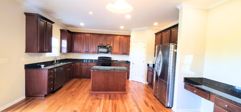 Building Photo - 2 Dansford Ln