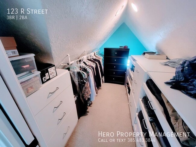 Building Photo - Extremely Desirable Stunning Avenues Home!!!