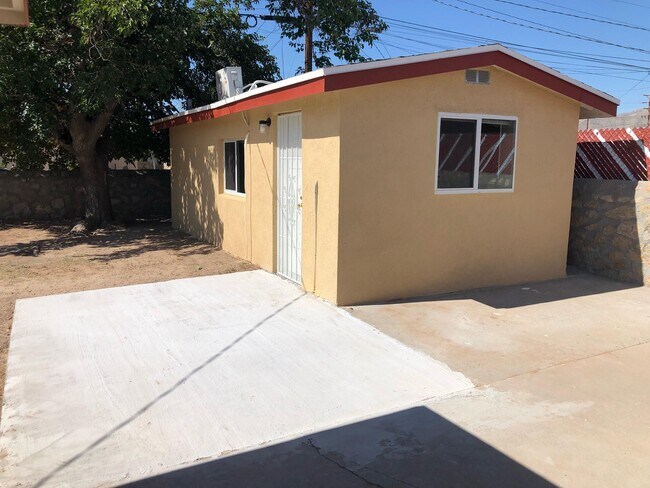 Building Photo - 5008 Sierra Madre Dr