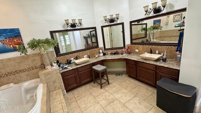 Building Photo - 7381 Black Mesa Dr