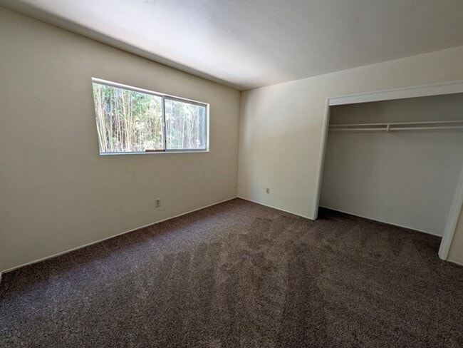 Building Photo - 5209 Hewlett Dr
