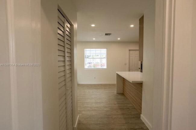 Building Photo - Hope Street, Hollywood, FL 33024 - 4 BR 2 BA Single-Family Home