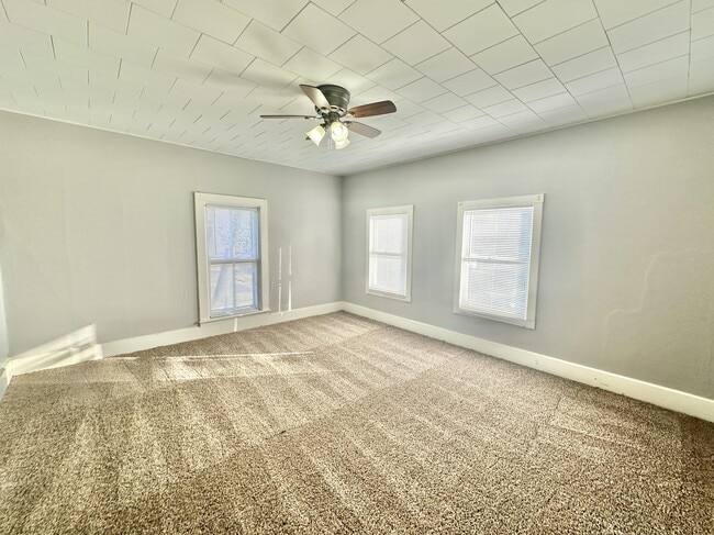 Building Photo - 957 W Grand Ave