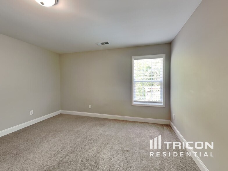 Building Photo - 2015 Jessica Dr