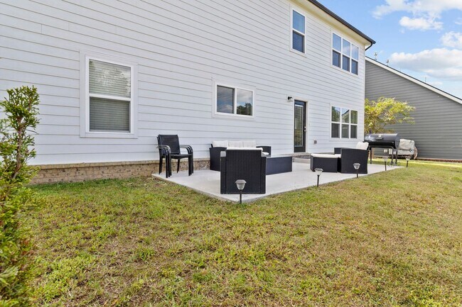 Building Photo - 6508 Satjanon Dr