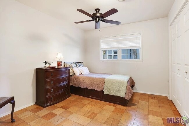 Building Photo - 8032 Sholar Dr