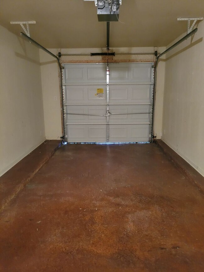 Building Photo - 1611 Libby Ln