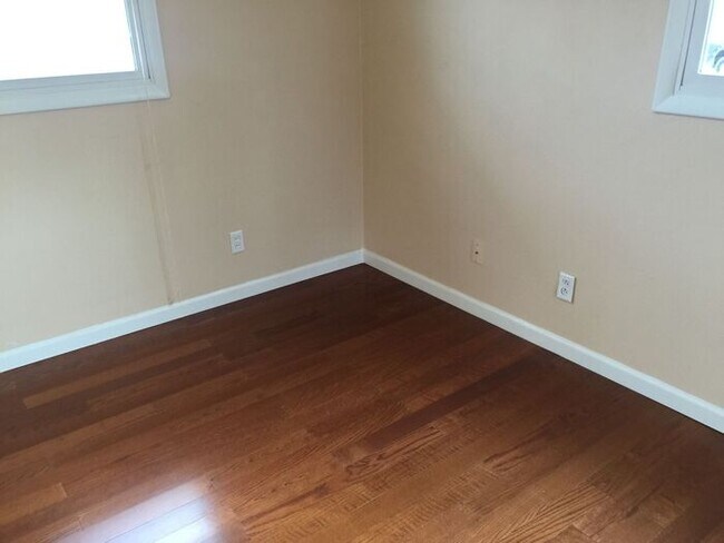 Building Photo - 3 bedroom, 1 full bath fully remodeled Ranch home in Parchment Schools