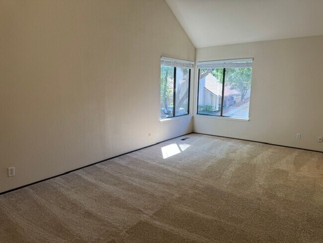 Building Photo - 2 story townhome with attached garage & no shared walls! Move in ready!