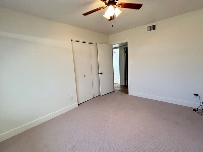 Building Photo - Stunning Remodel, 2 Bed 2 Bath Home with Pool Service!