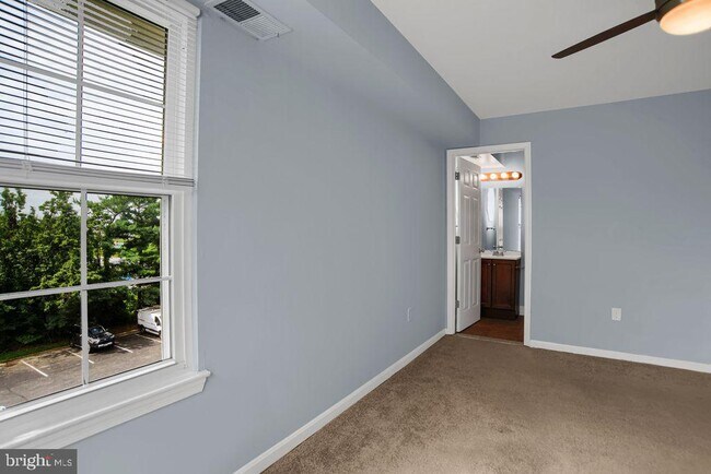 Building Photo - 200 Spring Maiden Ct