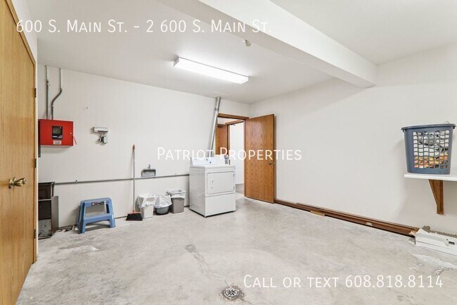 Building Photo - 600 S Main St