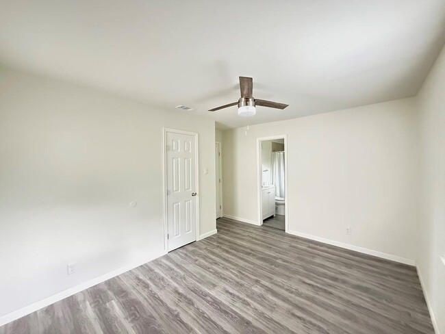 Building Photo - 8113 Tavenor Ln
