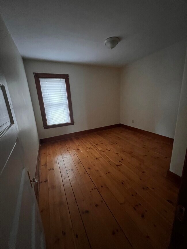 Building Photo - 198 Alsace St