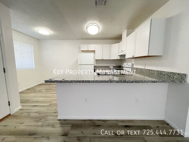 Building Photo - NEWLY UPGRADED 2BD 1BA CONDO * UPSTAIRS UN...