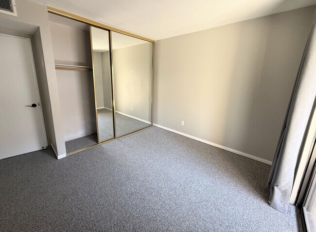 Building Photo - 291 E Mel Ave