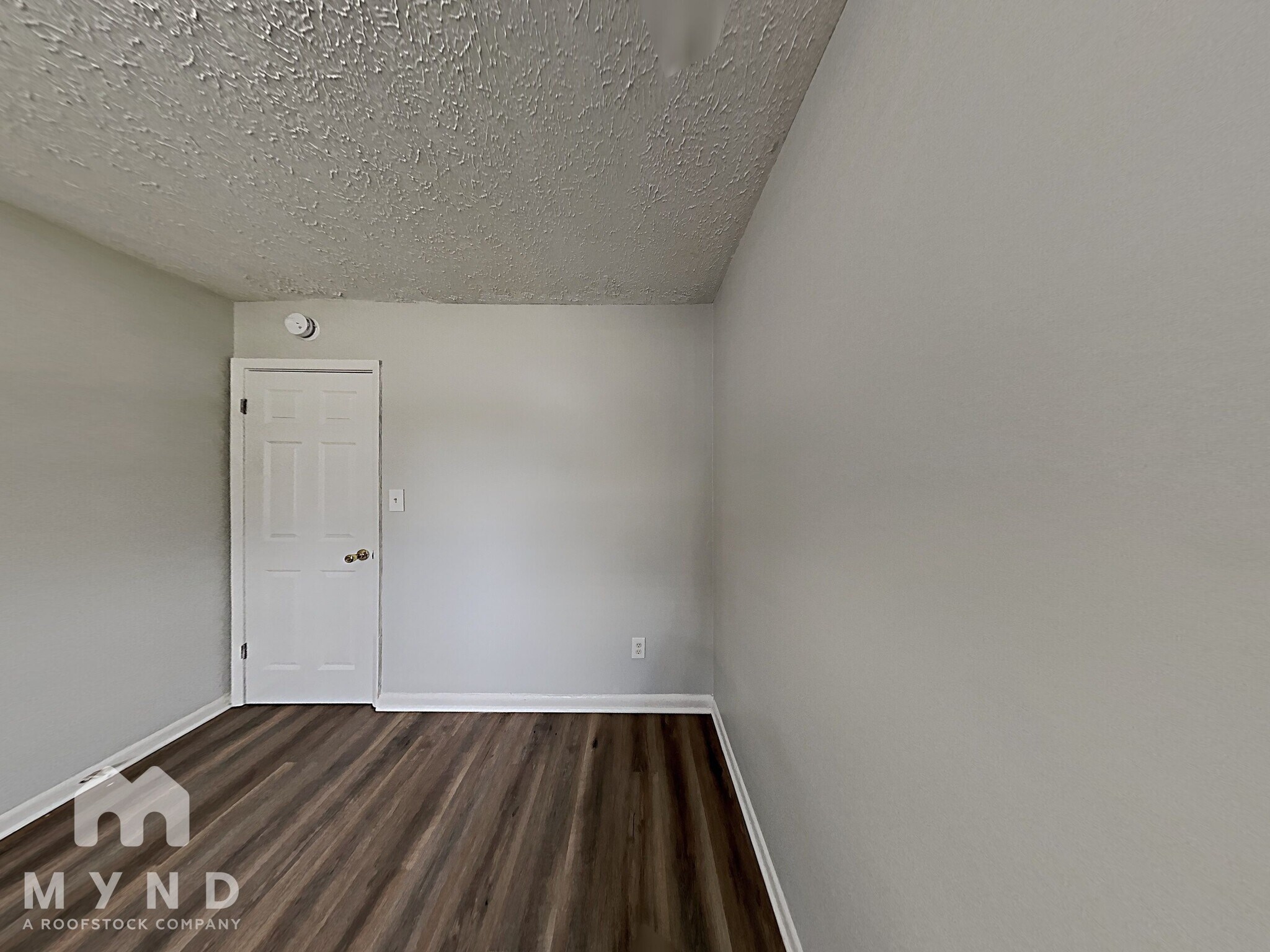 Building Photo - 245 Essex Dr