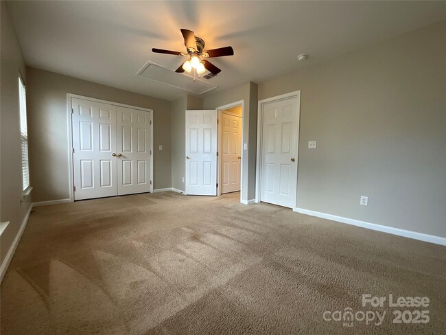 Building Photo - 15626 King Louis Ct