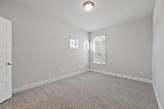 Building Photo - 104 Chinaberry Bnd