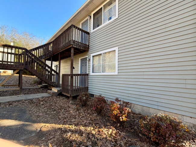 Building Photo - 1418 Riverview Rd