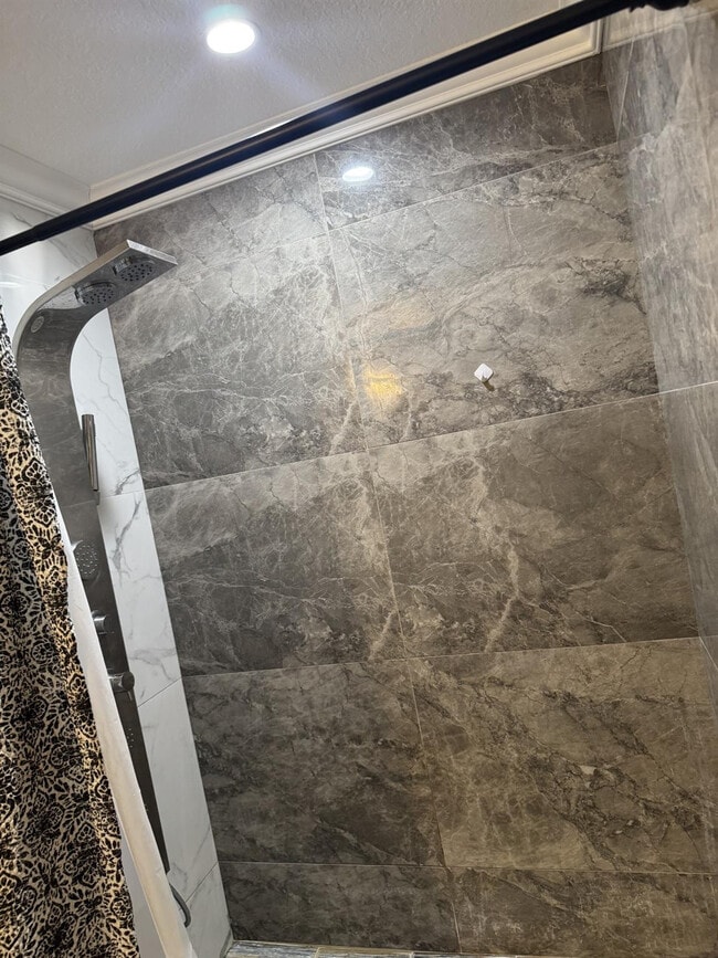 Building Photo - 240 NE 27th St