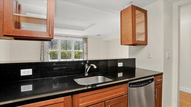 Building Photo - 225 Stanley Ave