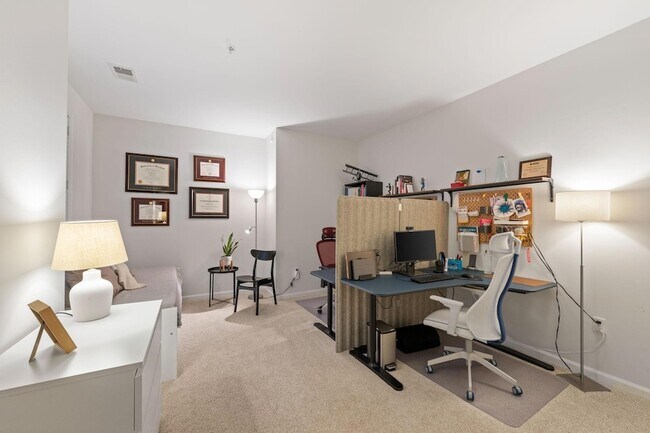 Building Photo - 1008 Portland Ave