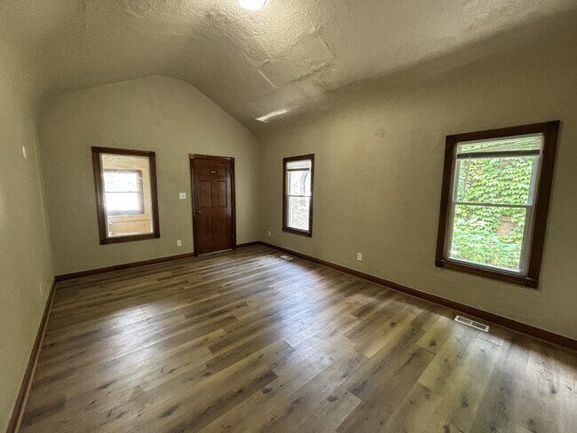 Building Photo - 346 Richard Gordon Hatcher Blvd