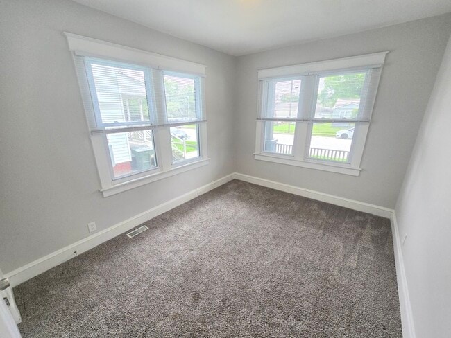 Building Photo - RENOVATED 3 BEDROOM HOME FOR RENT IN OAKWO...