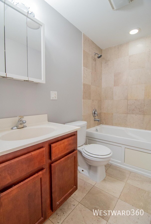 Building Photo - 2036 Arthur-2E