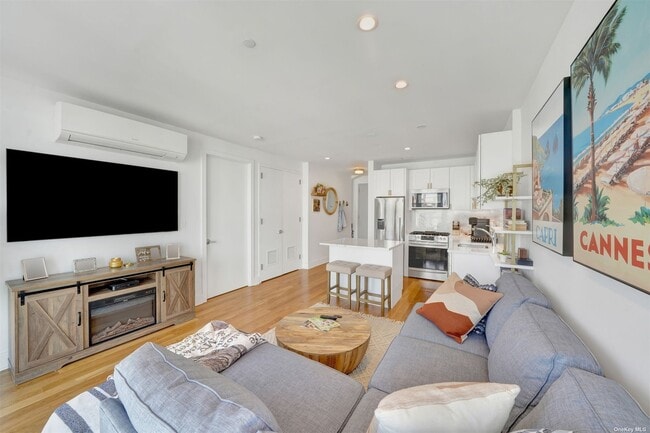 Primary Photo - 163 B 96th St