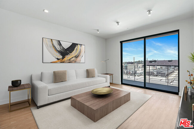 Building Photo - 3688 Overland Ave