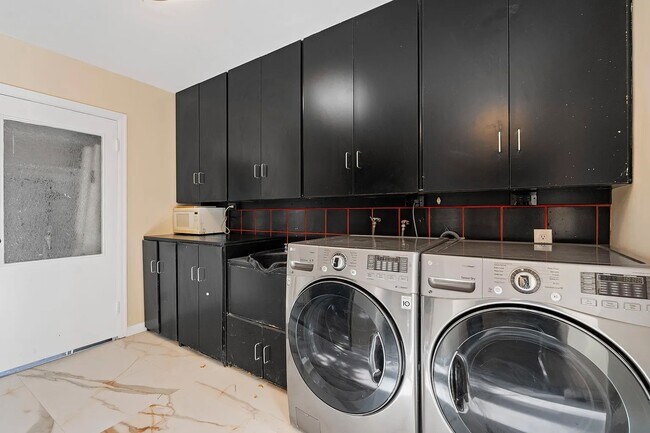 Building Photo - 9213 Warbler Way