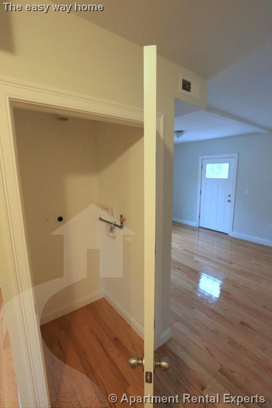 Building Photo - 29 Elmwood St
